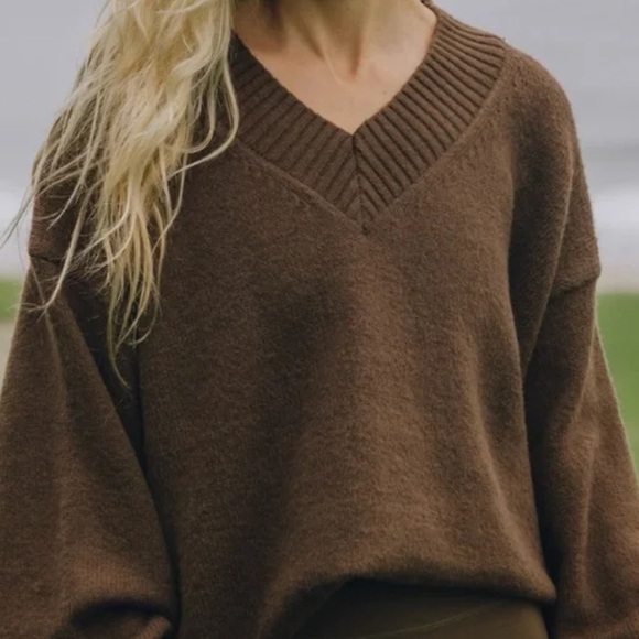 Daily Drills Oversized V-Neck Sweater - Coco Brown Size M/L - Picture 8 of 8